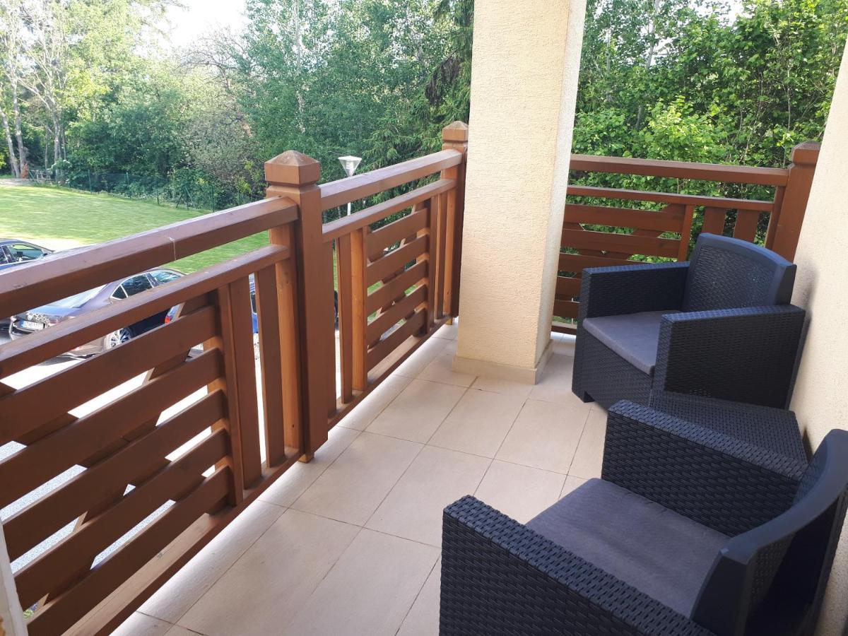 Apartman V Starej Lesnej S Balkonom Стара Лесна Екстер'єр фото